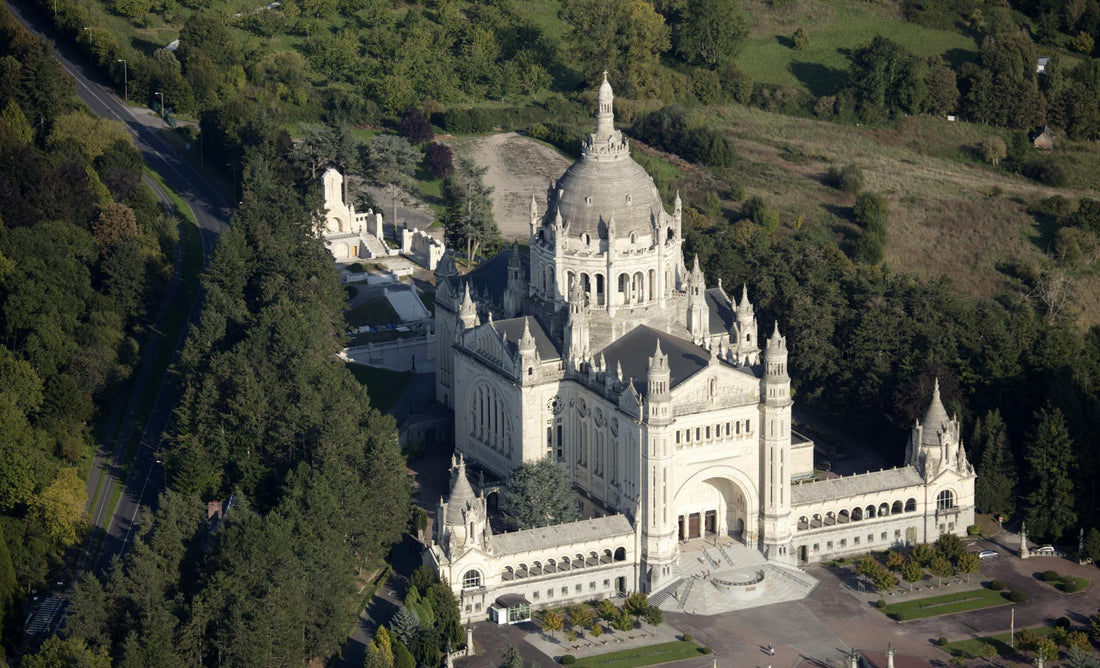 La Basilique de Lisieux, un joyau en Normandie⛪ Little Harmonie
