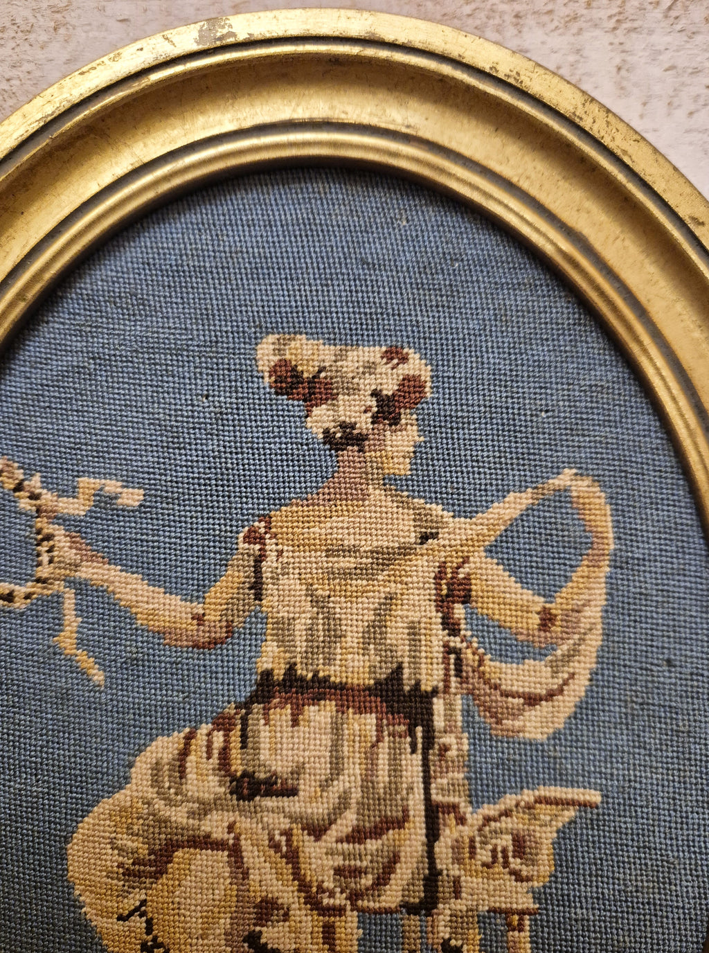 Médaillon ovale en canevas