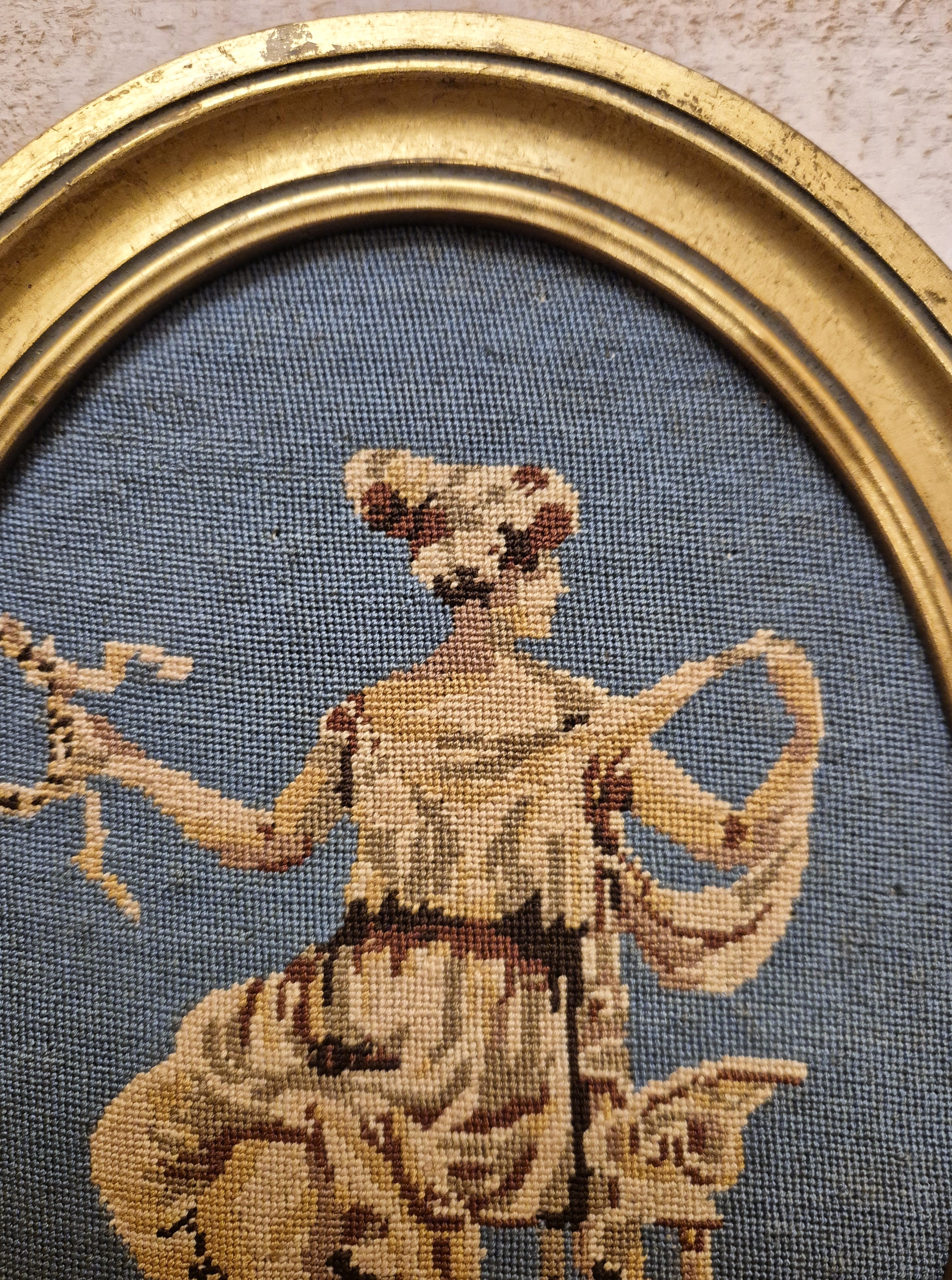 Médaillon ovale en canevas