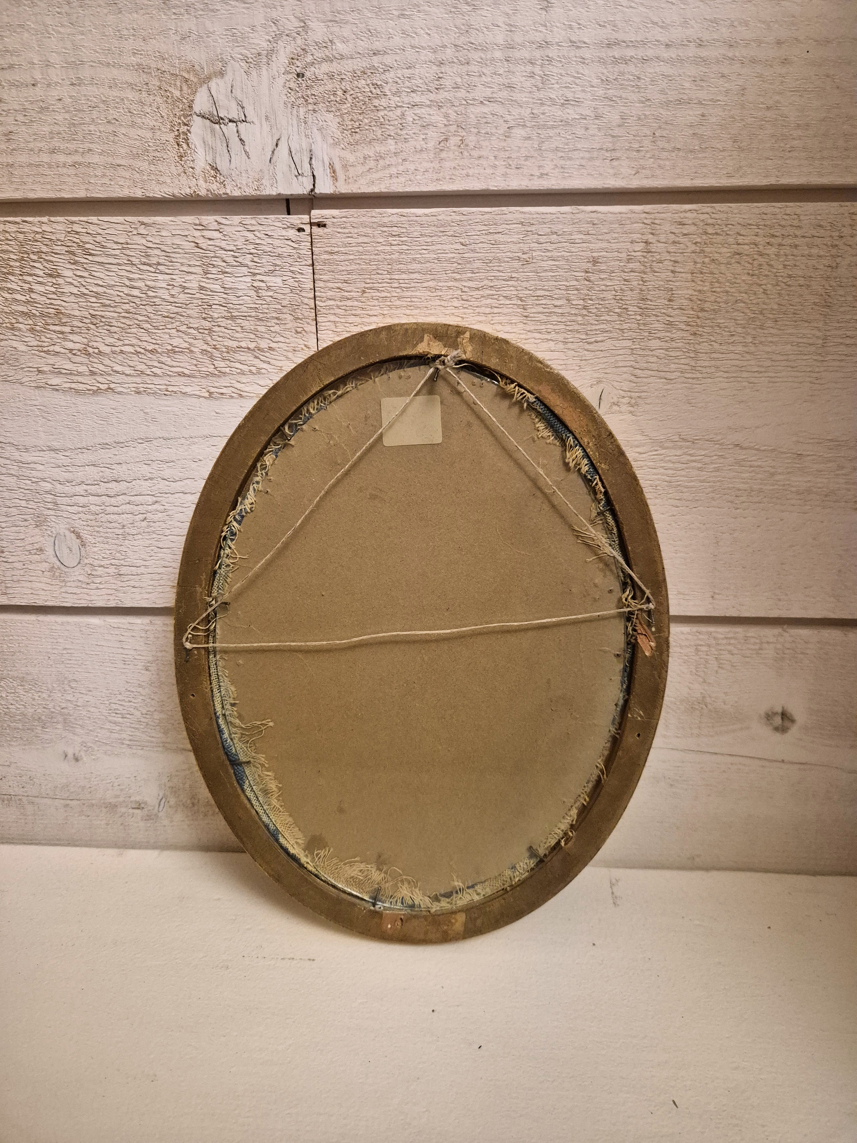 Médaillon ovale en canevas