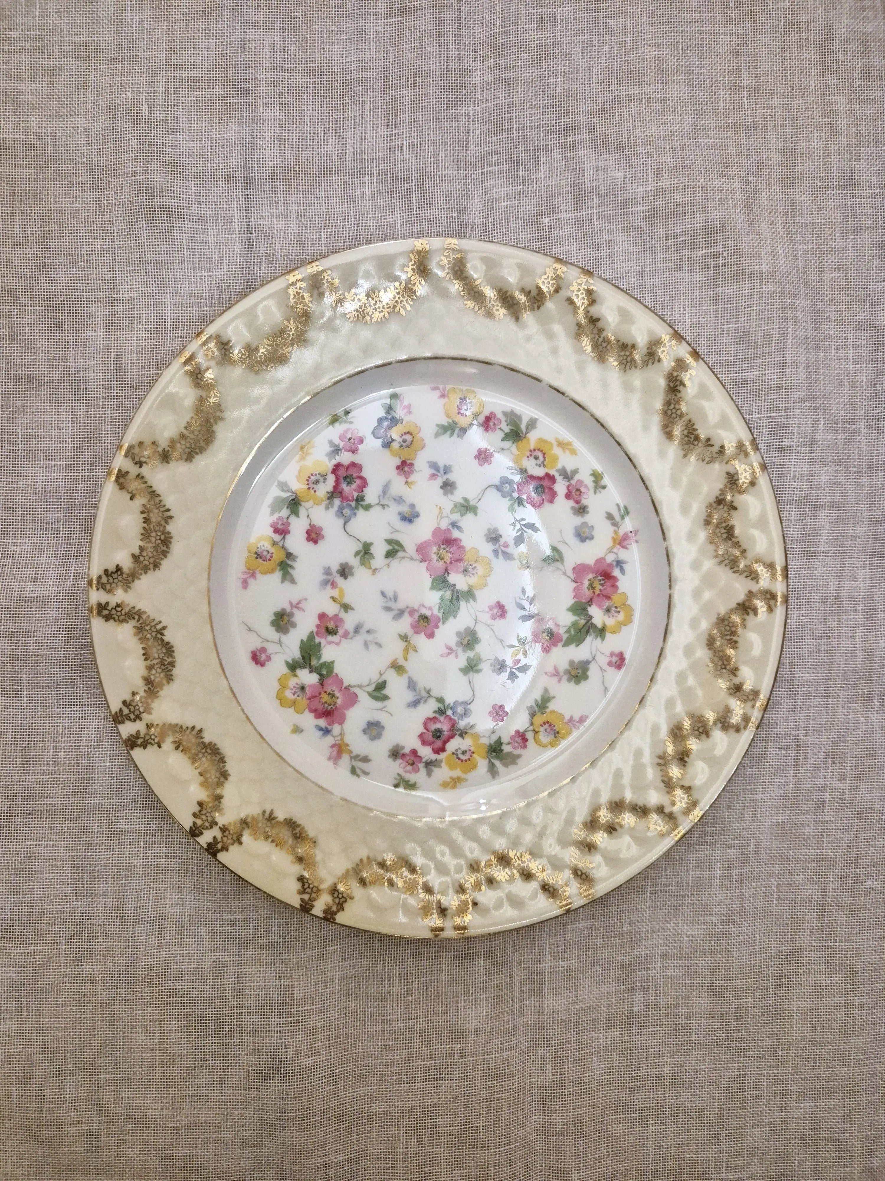 Assiette vintage en porcelaine de Limoges Little Harmonie