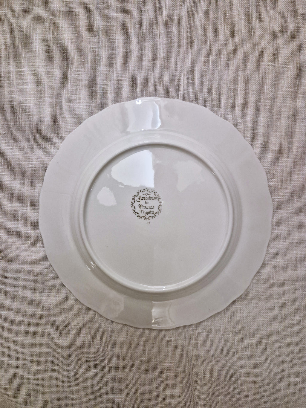 Assiette vintage raffinée en porcelaine de Digoin