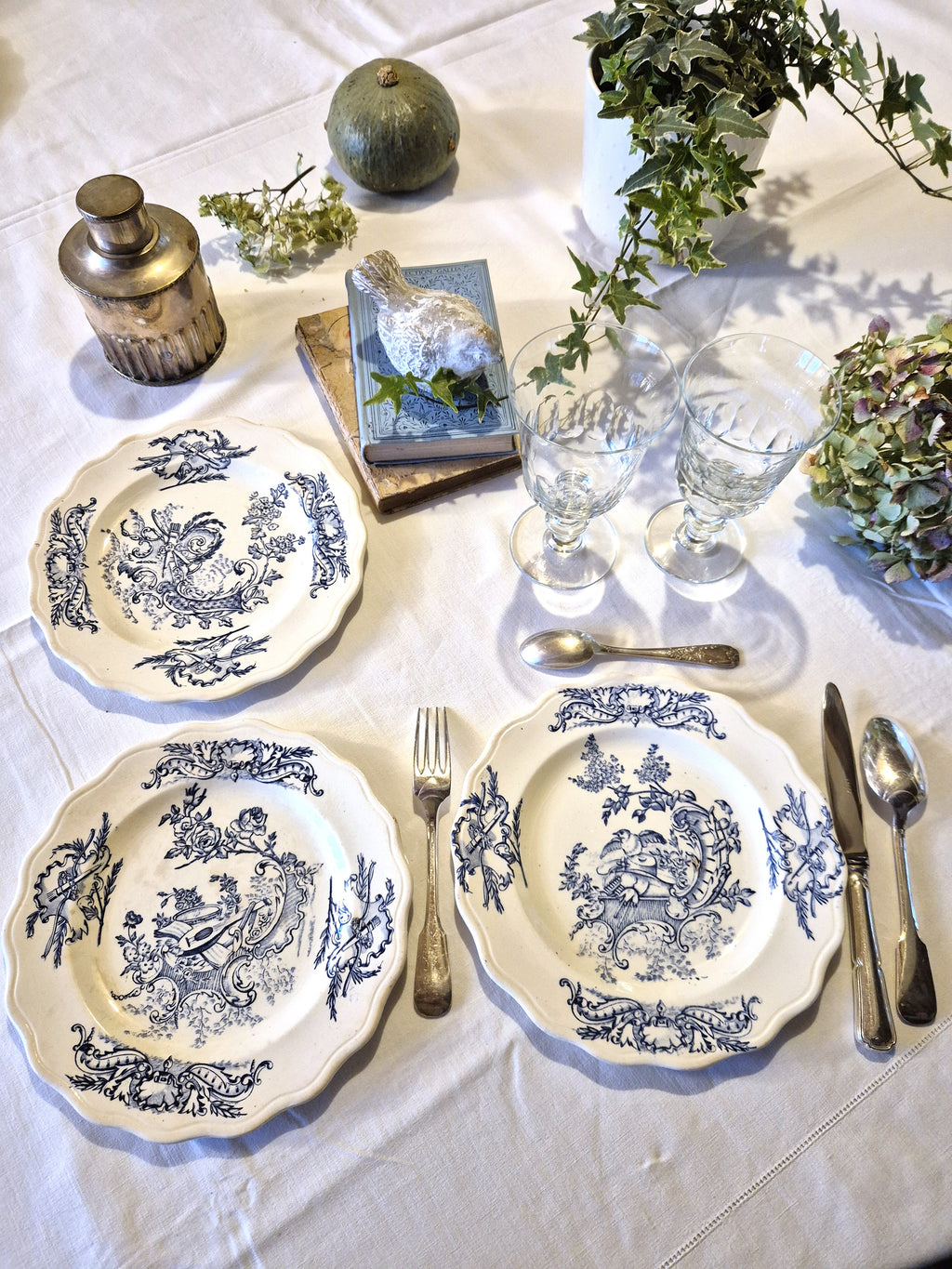 Ensemble de 4 assiettes patinées en Terre de fer