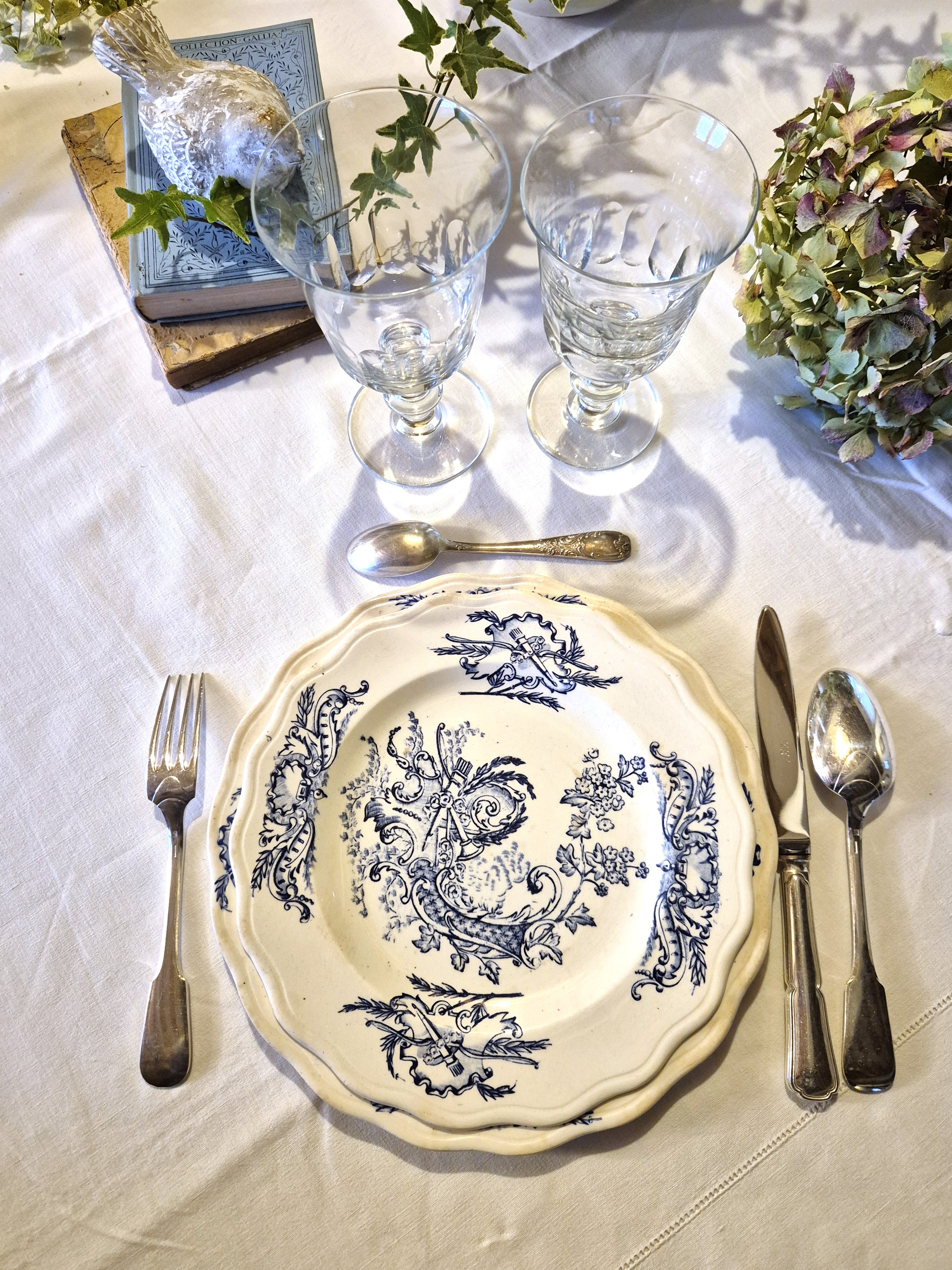 Ensemble de 4 assiettes patinées en Terre de fer