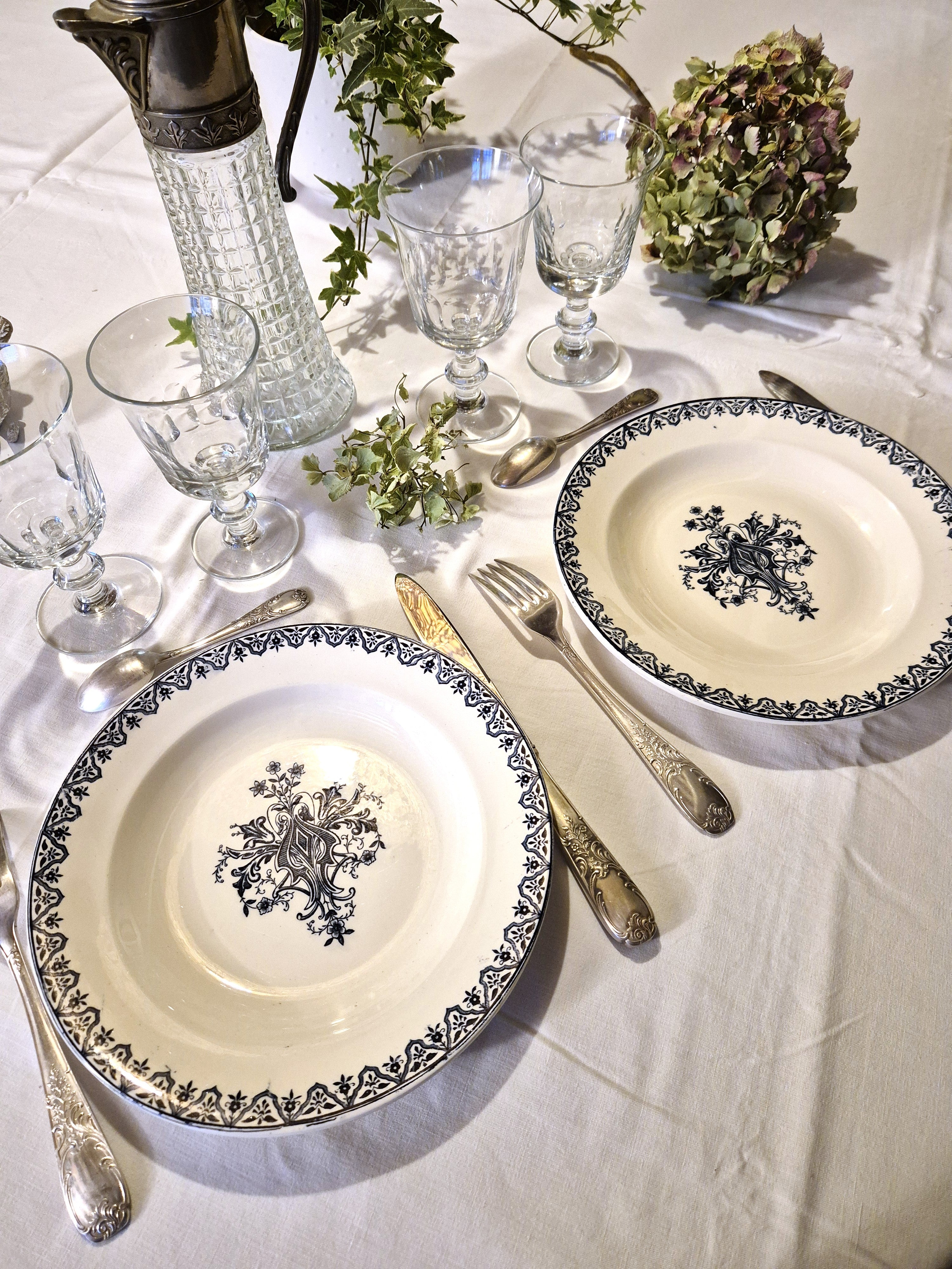 Ensemble de 6 assiettes plates anciennes Salins