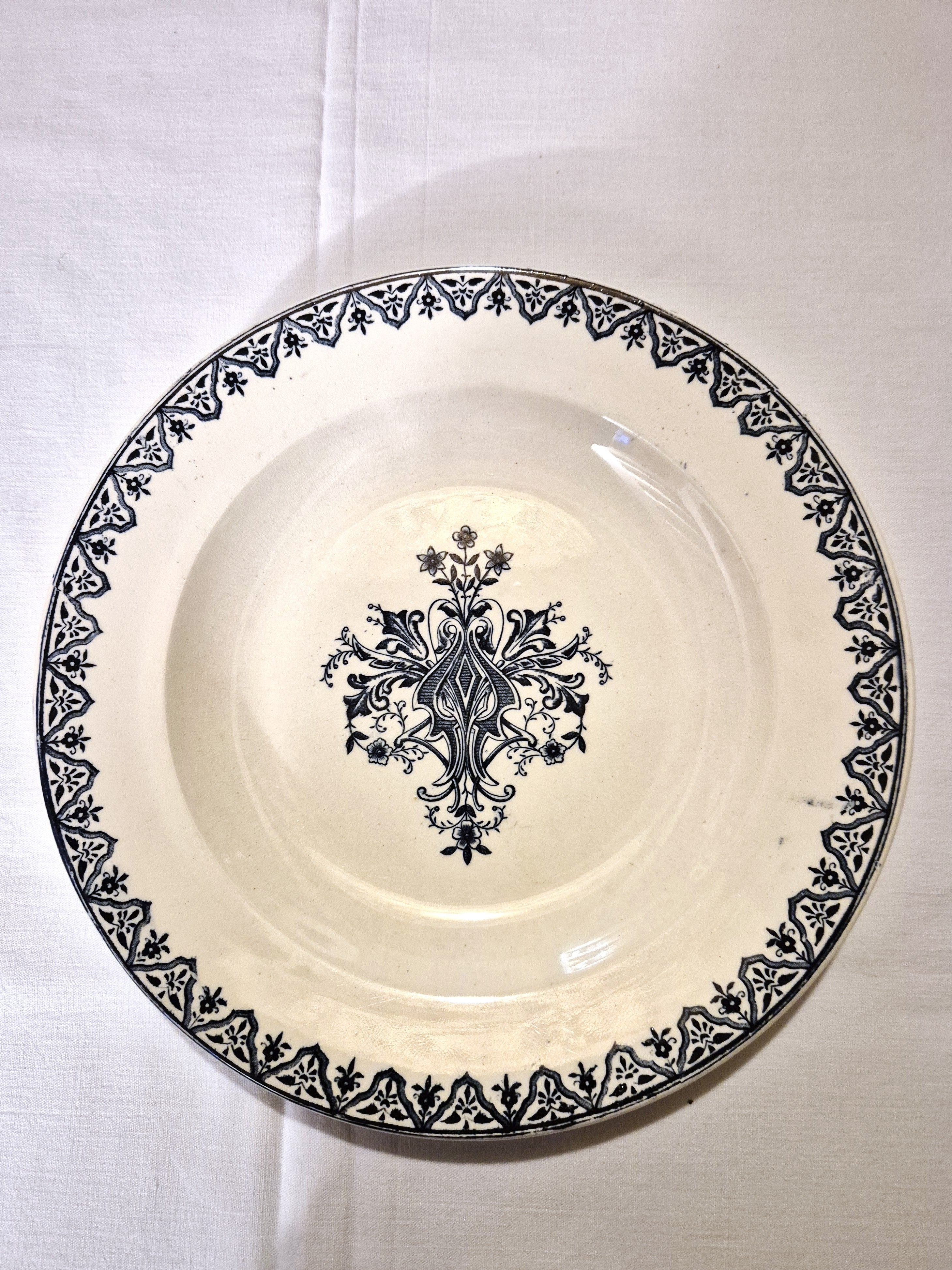 Ensemble de 6 assiettes plates anciennes Salins