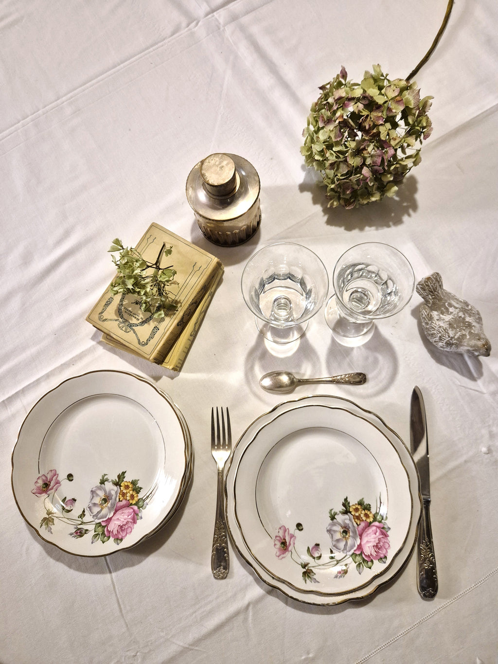 Ensemble d'assiettes vintage Digoin en porcelaine opaque