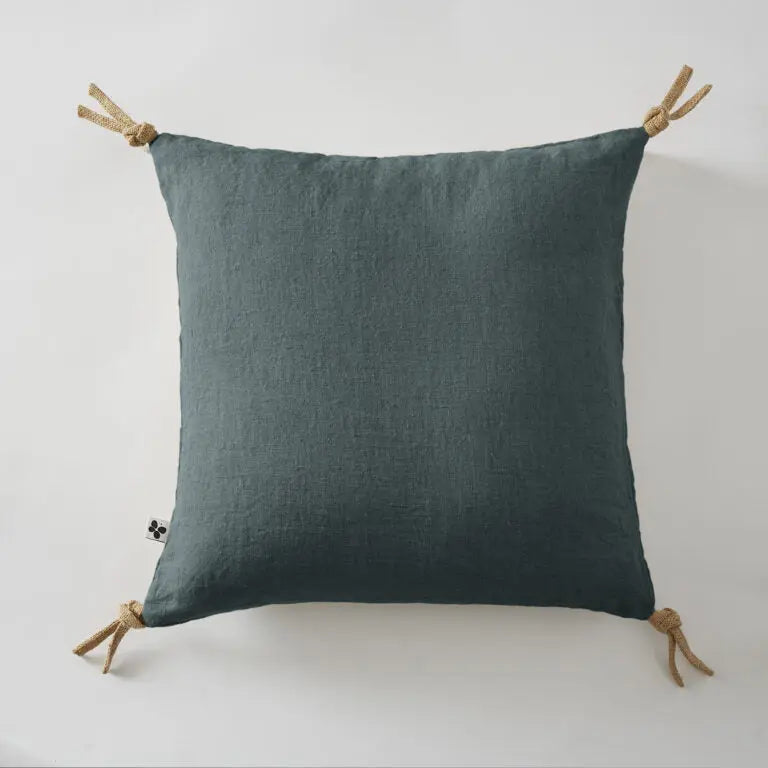 Coussin déhoussable avec pompons 45x45 Lin Lavé SOLINE Ardoise Little Harmonie