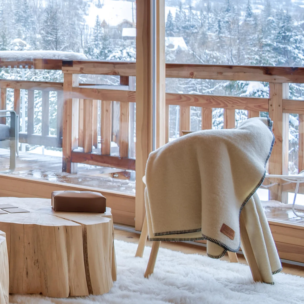 Plaid Blanc en laine vierge, finition Ebène