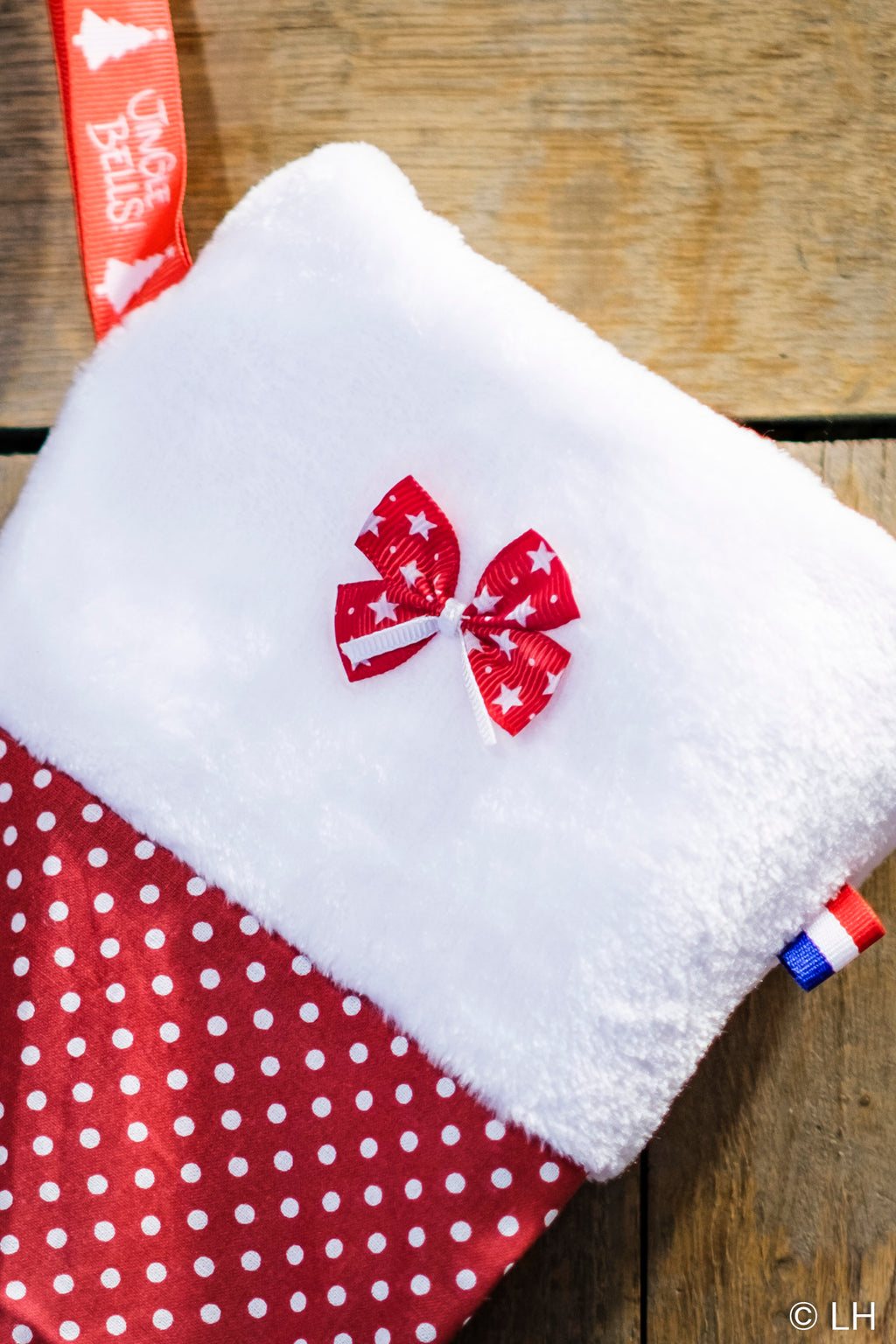 Botte de Noël rouge à pois blancs et son petit nœud