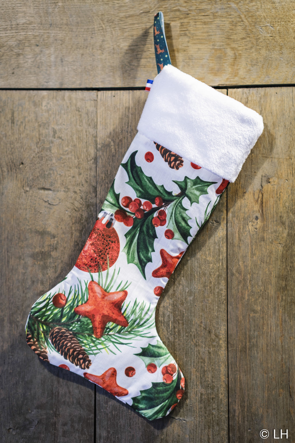 Botte de Noël blanche aux motifs houx et pommes de pin