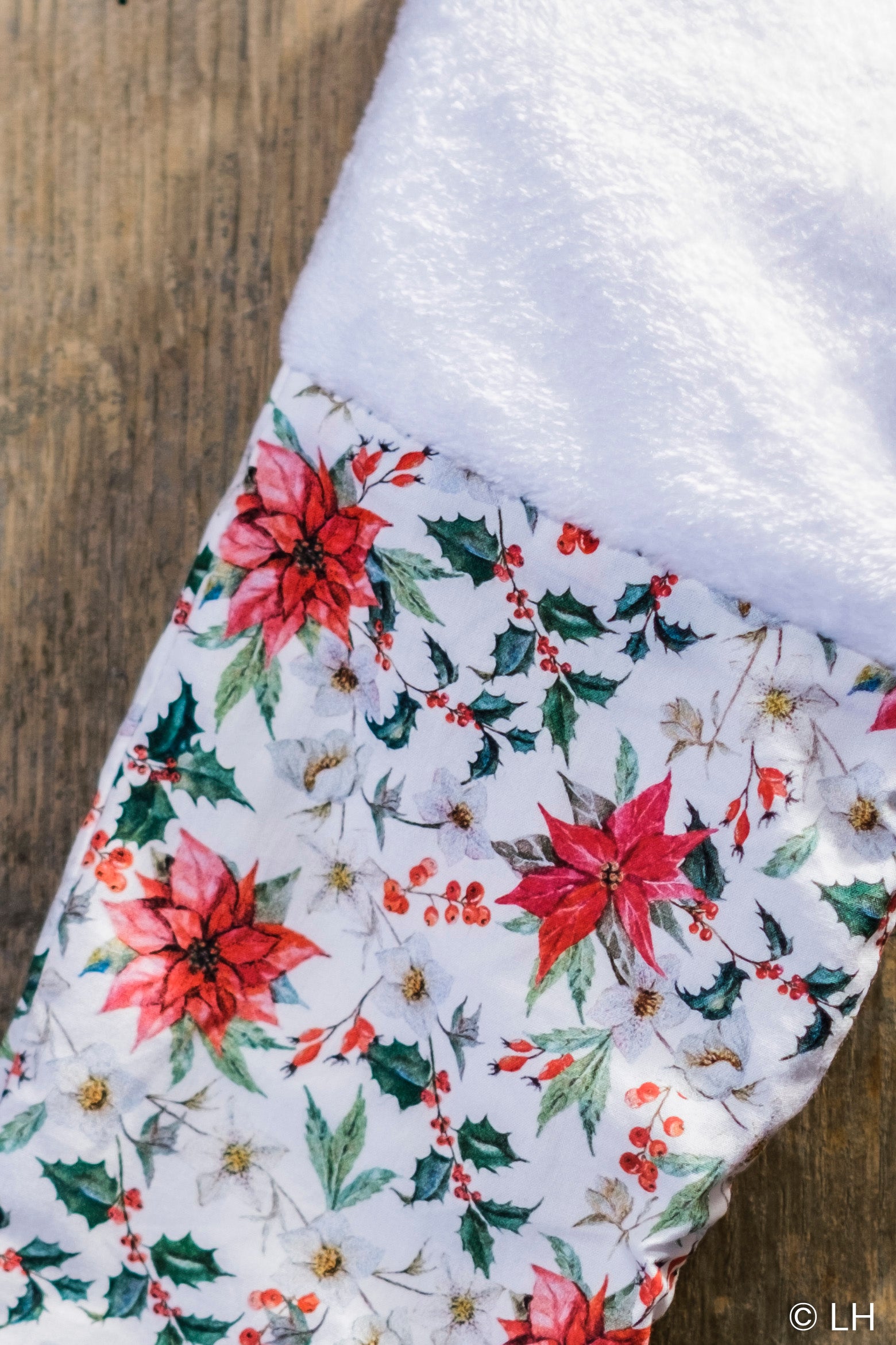 Botte de Noël blanche aux motifs fleuris