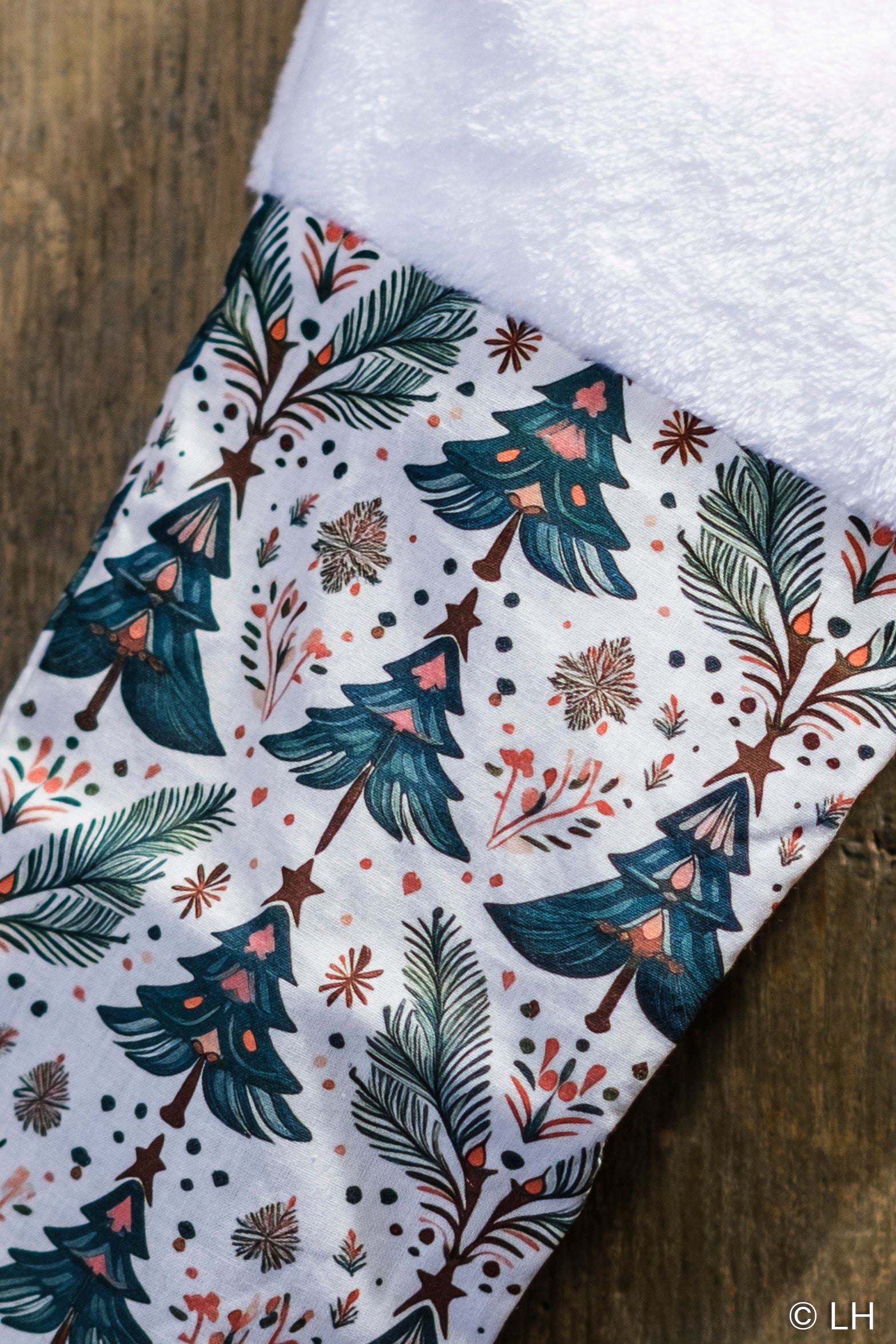 Botte de Noël blanche aux motifs sapins de Noël