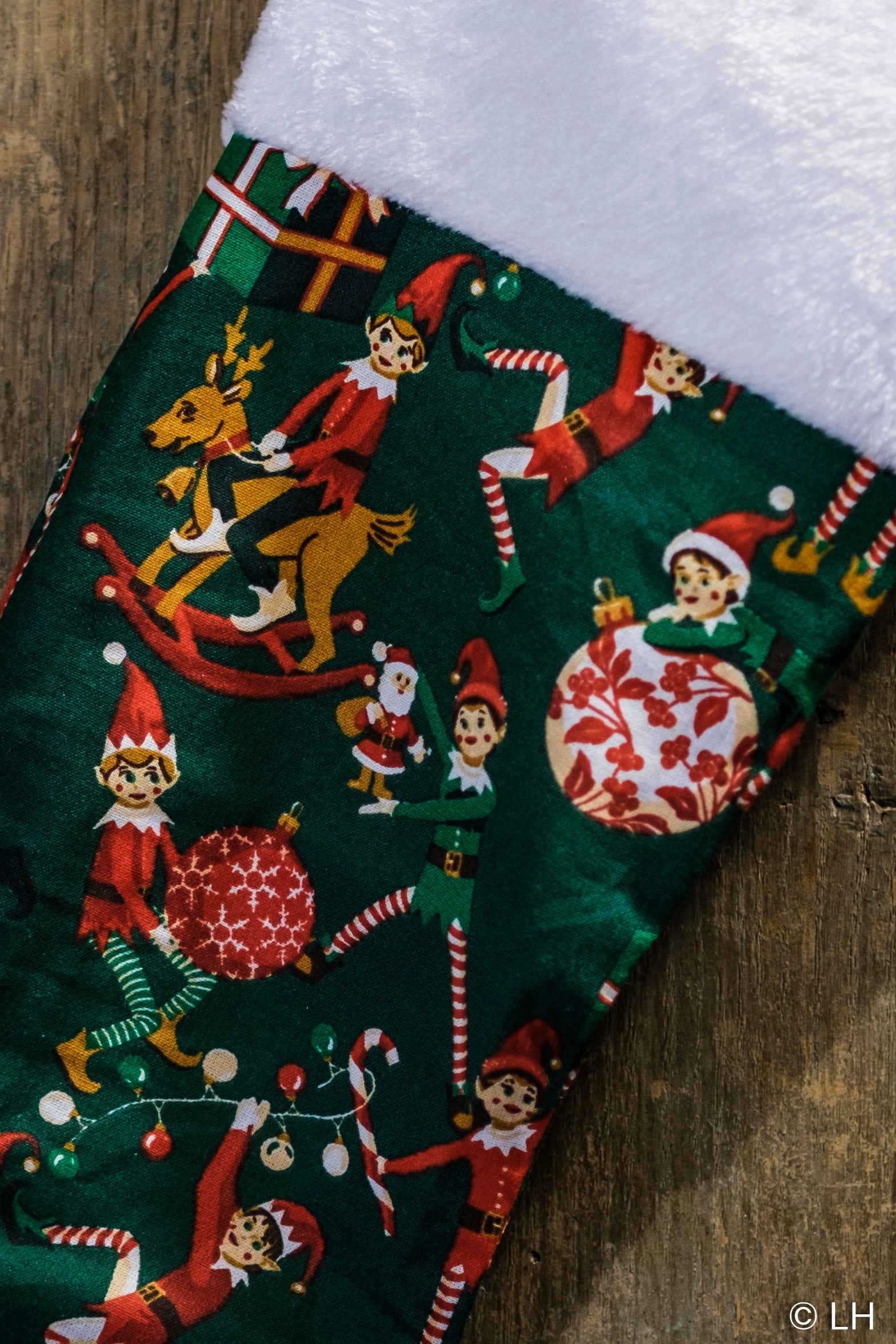 Botte de Noël vert foncé aux motifs petits lutins