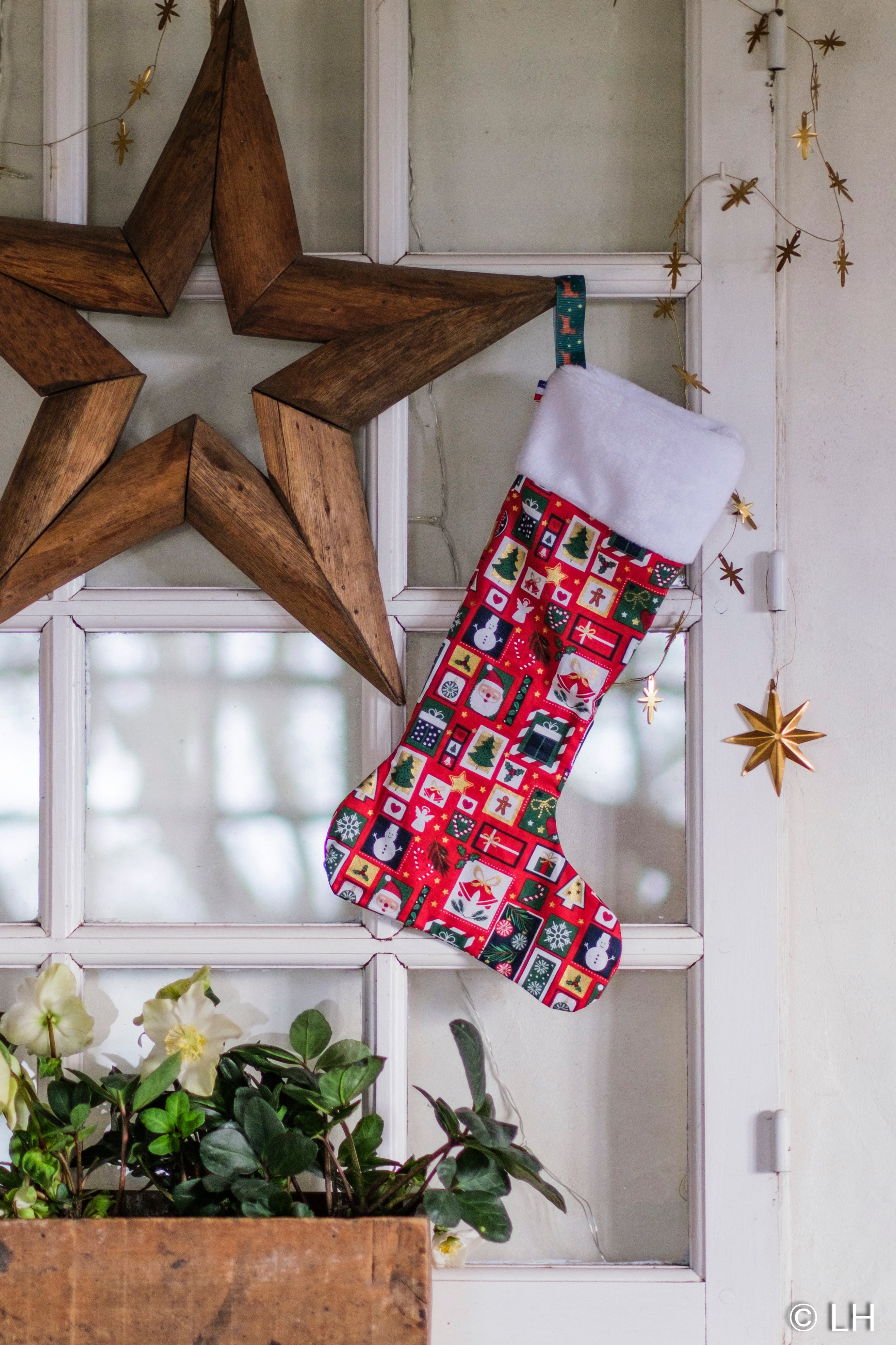 Botte de Noël rouge aux motifs dessins de Noël