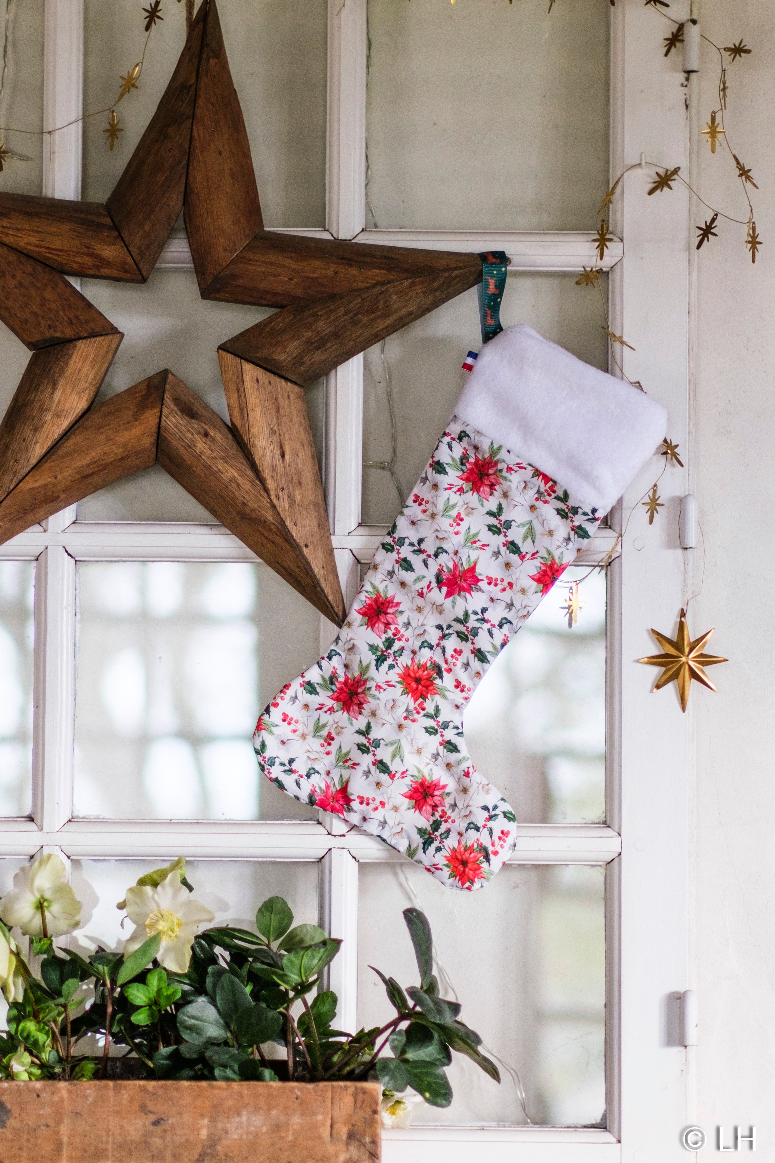 Botte de Noël blanche aux motifs fleuris