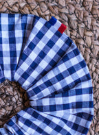 Chouchou au motif vichy bleu marine