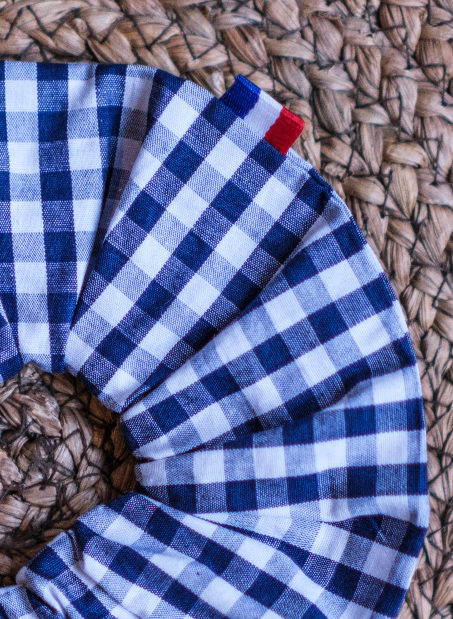 Chouchou au motif vichy bleu marine