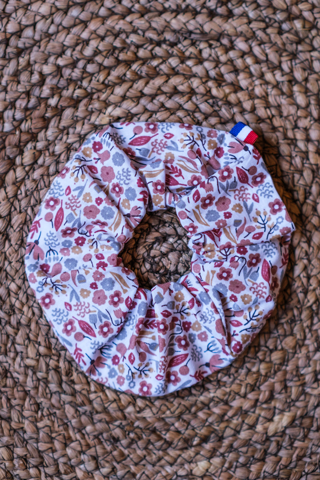 Chouchou au motif fleuri rose