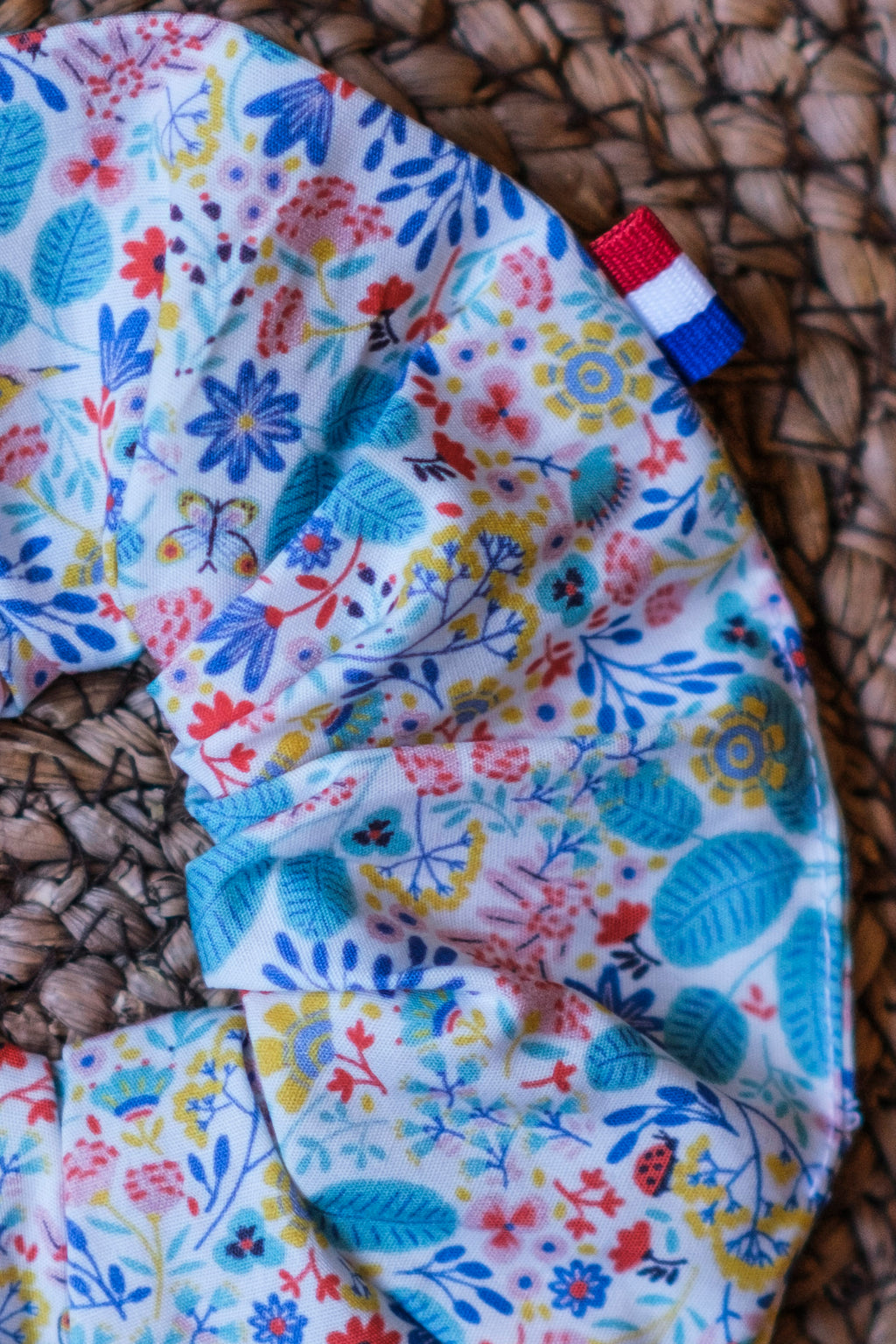 Chouchou au motif fleuri bleu clair