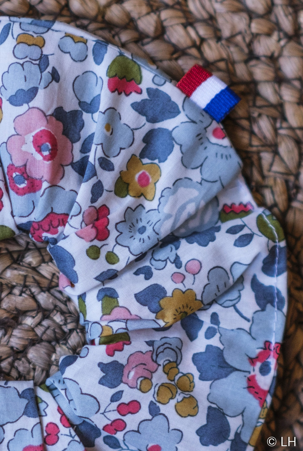 Chouchou au motif fleuri bleuté