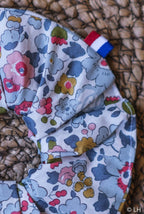 Chouchou au motif fleuri bleuté