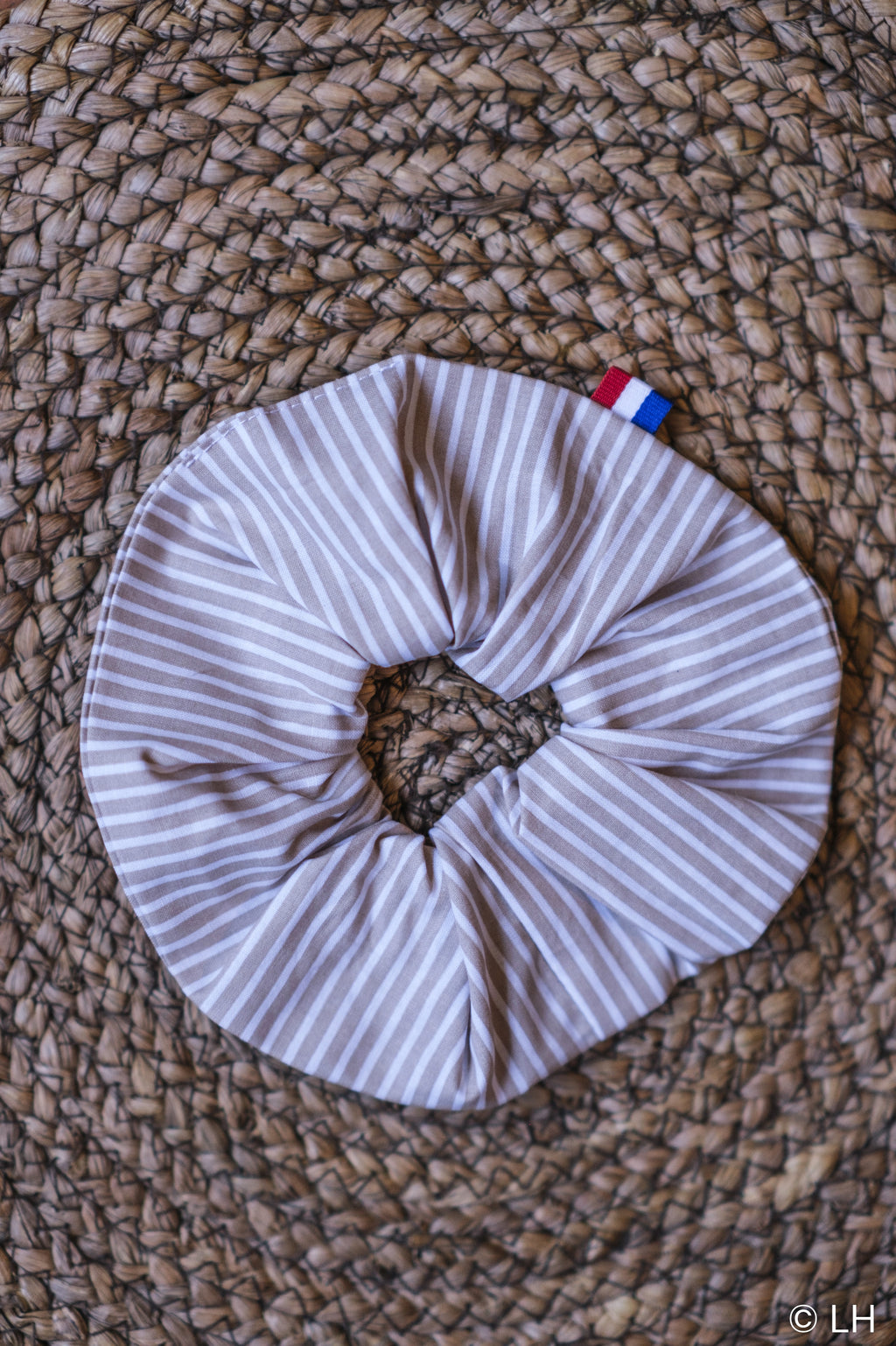 Chouchou au motif rayé beige et blanc