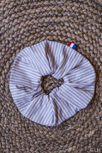 Chouchou au motif rayé beige et blanc