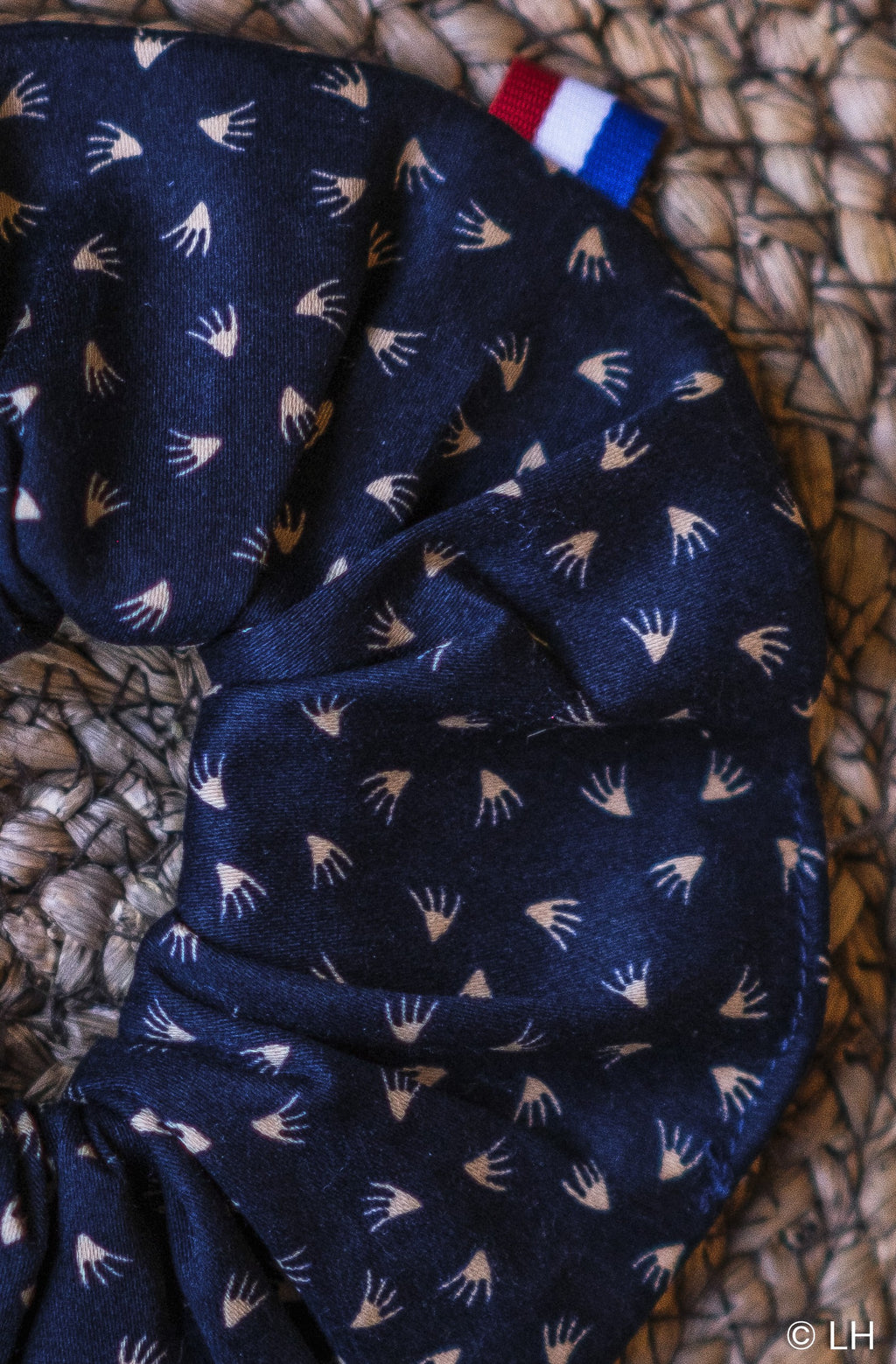 Chouchou bleu marine au motif doré