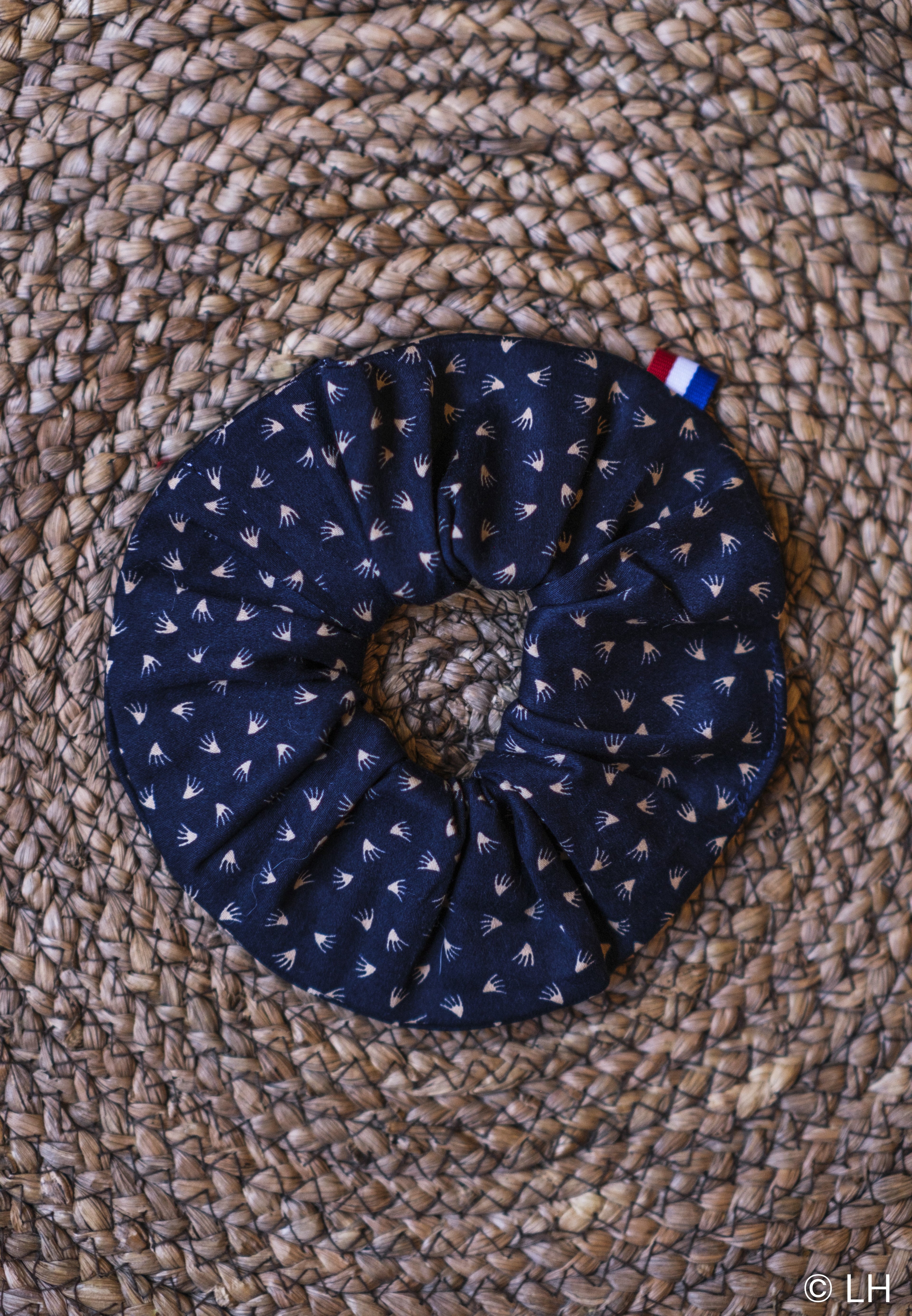 Chouchou bleu marine au motif doré