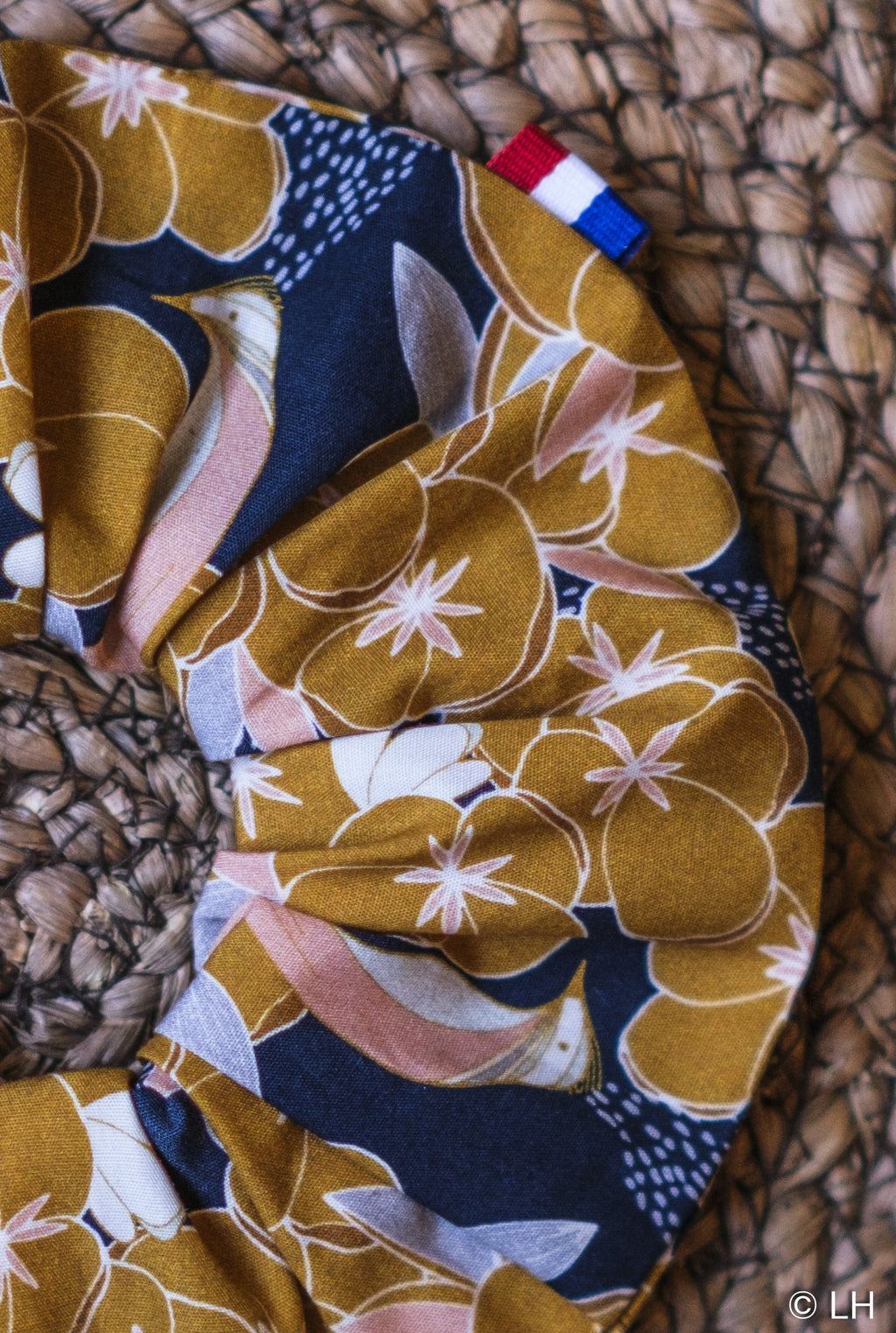 Chouchou au motif fleuri ocre et bleu marine