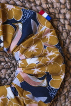 Chouchou au motif fleuri ocre et bleu marine