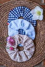 Chouchou au motif vichy bleu clair