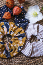 Chouchou au motif rayé beige et blanc