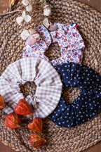 Chouchou au motif fleuri rose