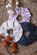 Chouchou bleu marine au motif doré