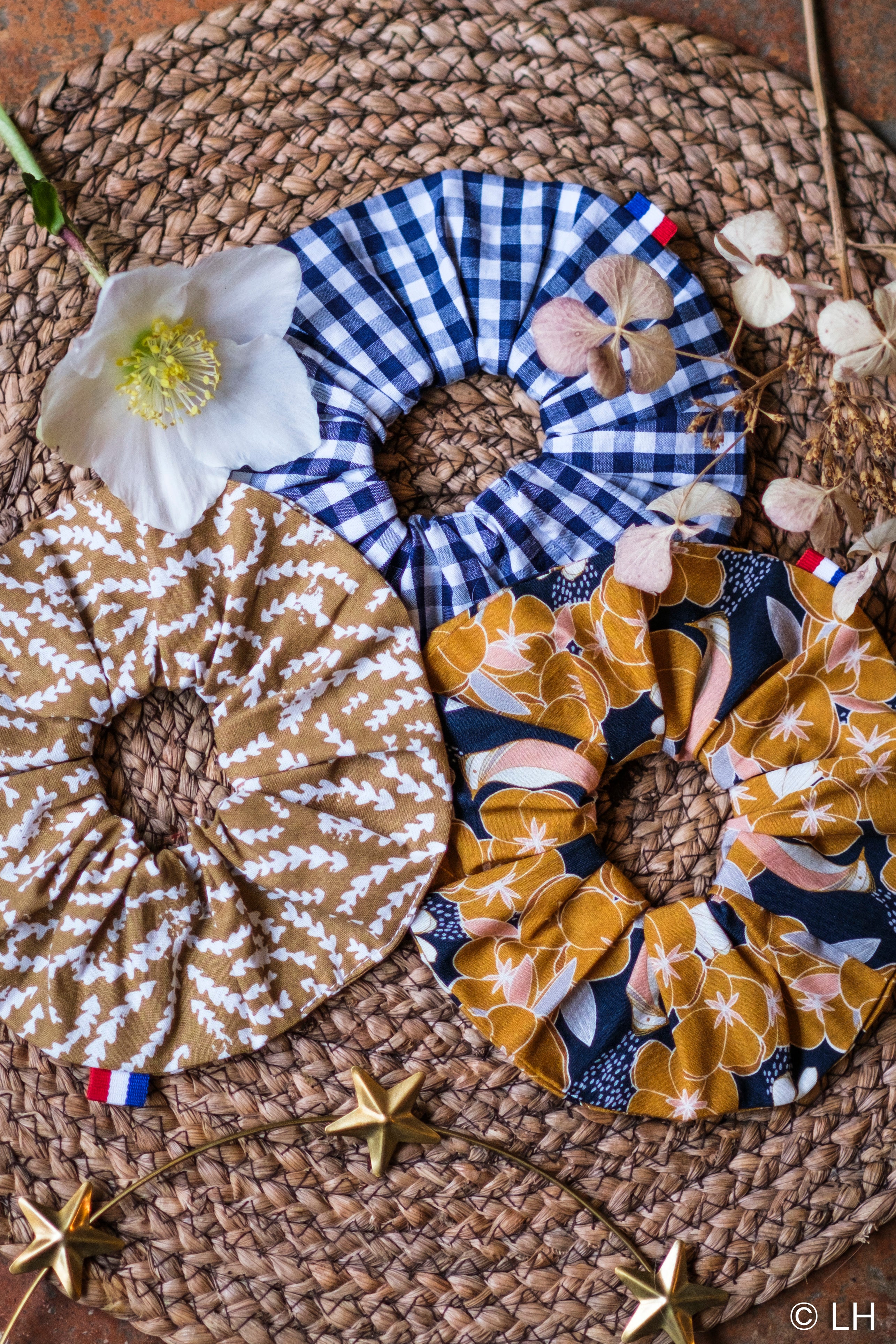 Chouchou au motif fleuri ocre et bleu marine