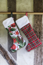 Botte de Noël blanche aux motifs houx et pommes de pin