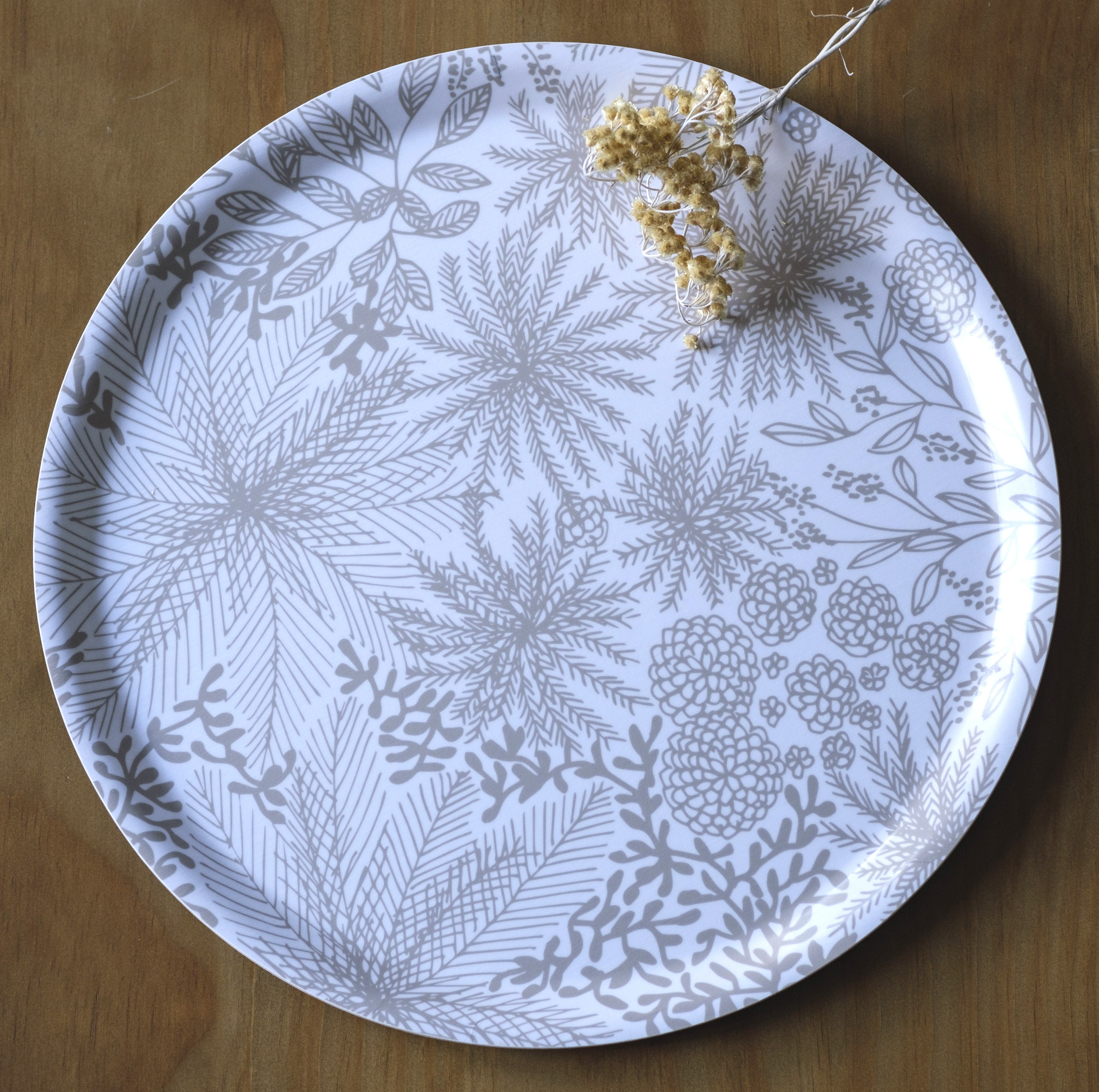 Plateau rond blanc et beige fleuri