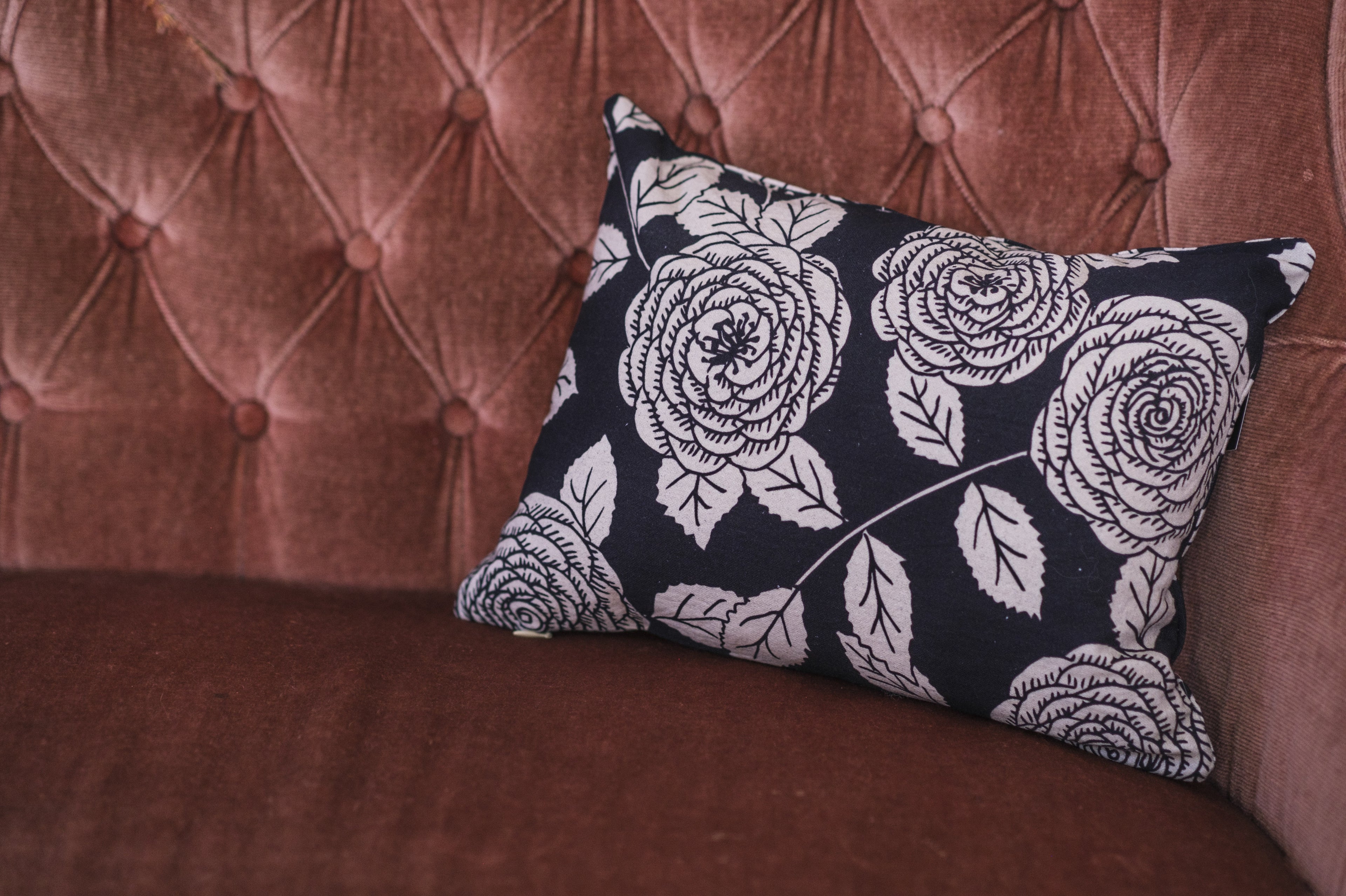 Coussin "Rosier ébène"