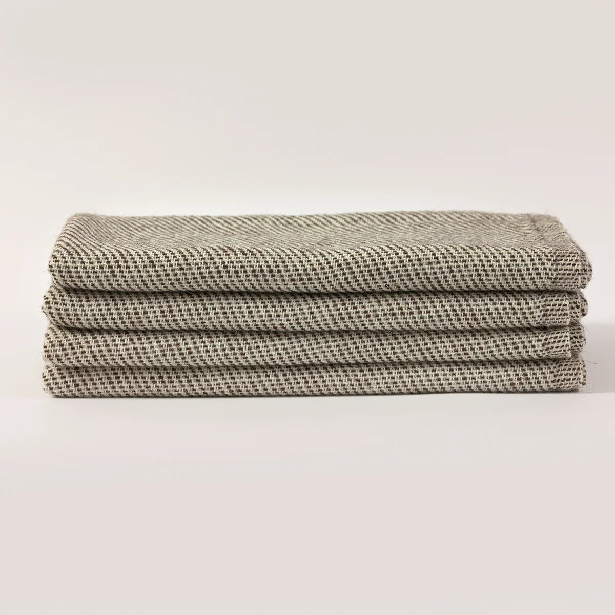 Plaid noir et blanc à franges en laine