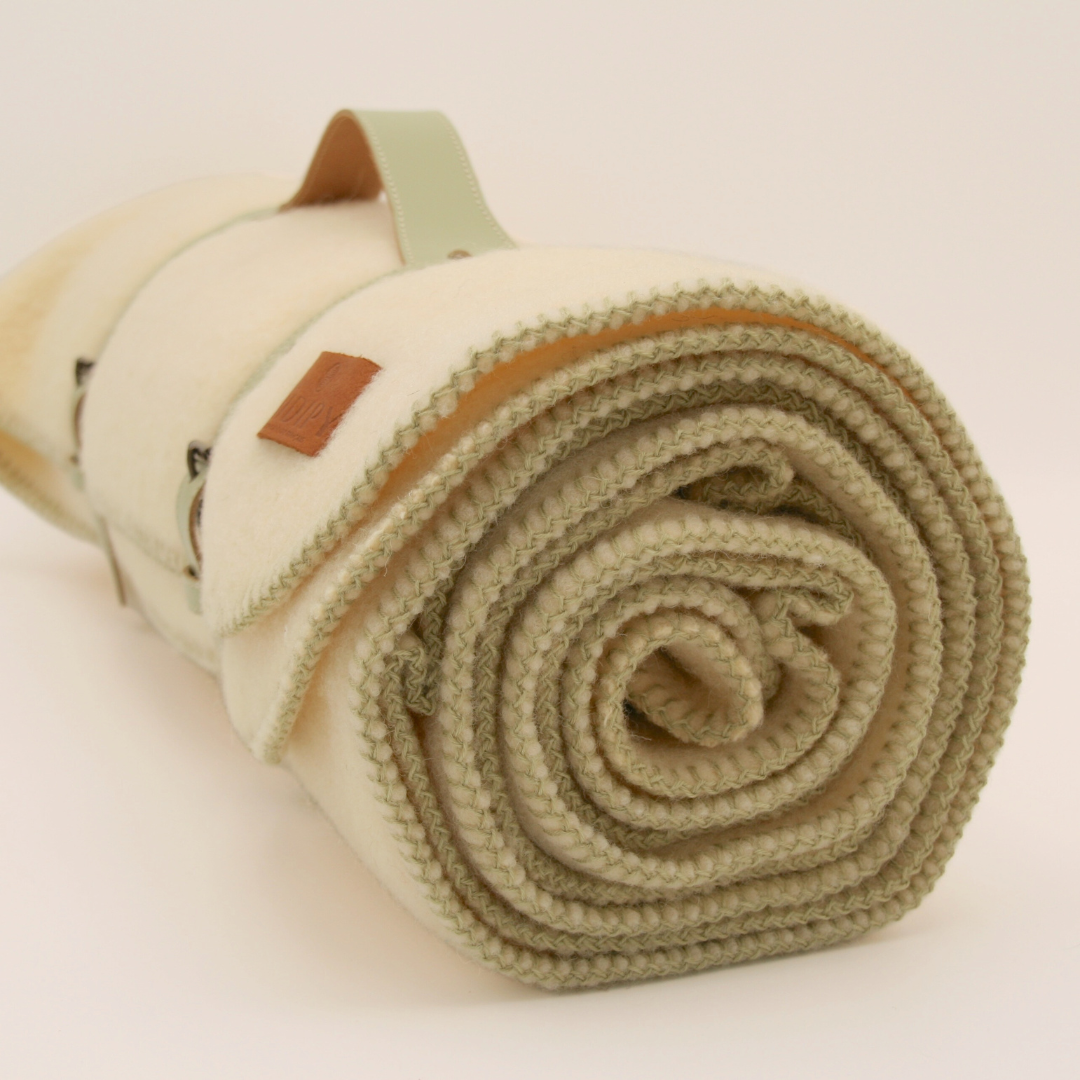 Plaid Blanc en laine vierge, finition Vert Lichen