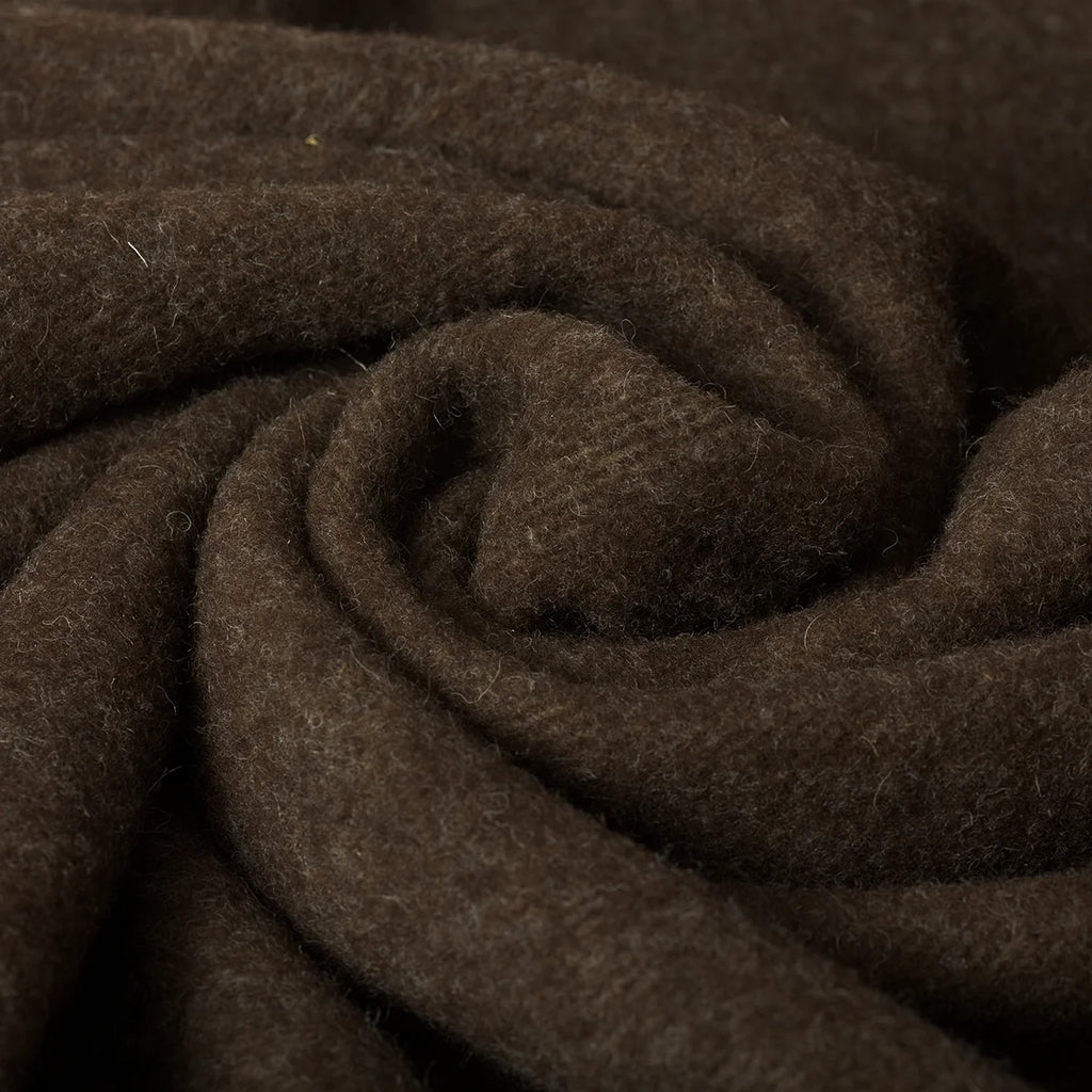 Plaid Chocolat en laine vierge, finition Tangerine