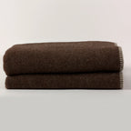 Plaid Chocolat en laine vierge, finition Ivoire