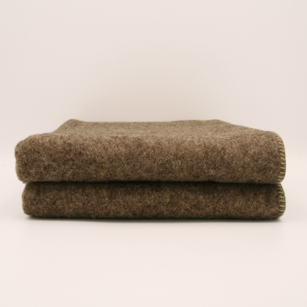 Plaid Gris chiné en laine vierge, finition Vert Lichen