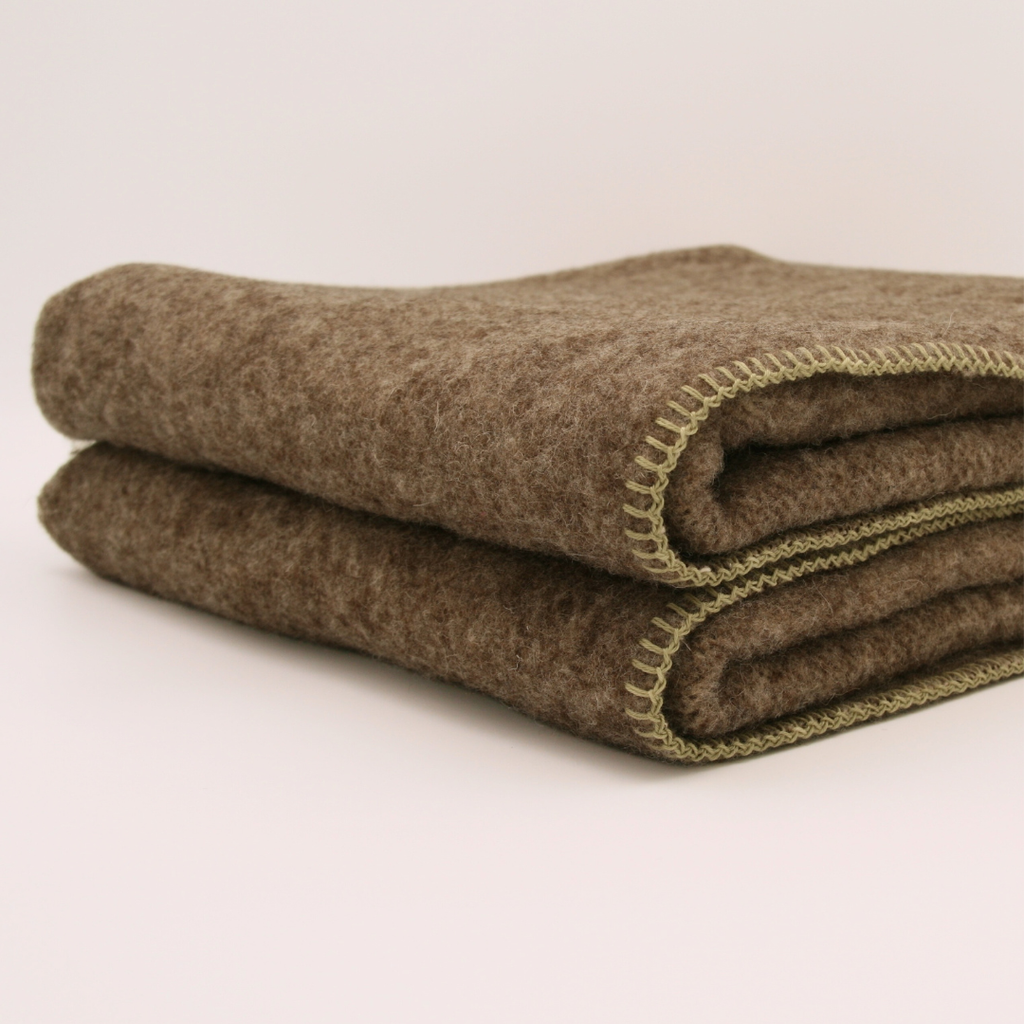 Plaid Gris chiné en laine vierge, finition Vert Lichen