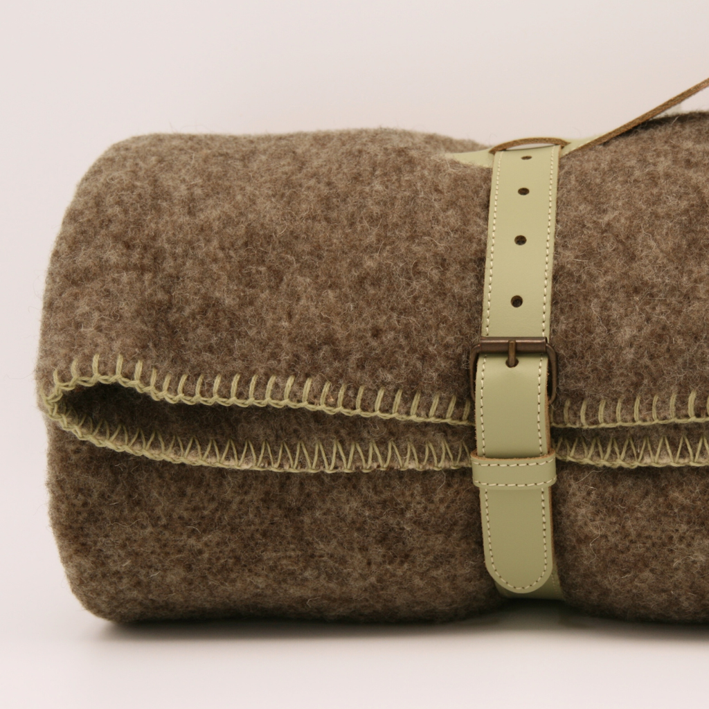 Plaid Gris chiné en laine vierge, finition Vert Lichen