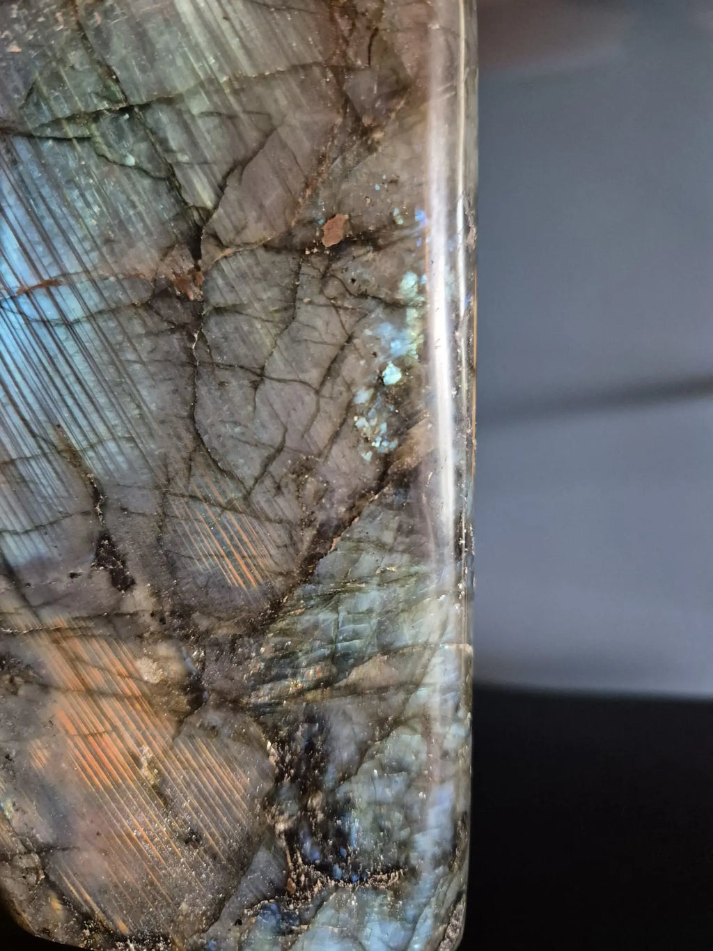 Labradorite de 1,2kg de Madagascar Little Harmonie