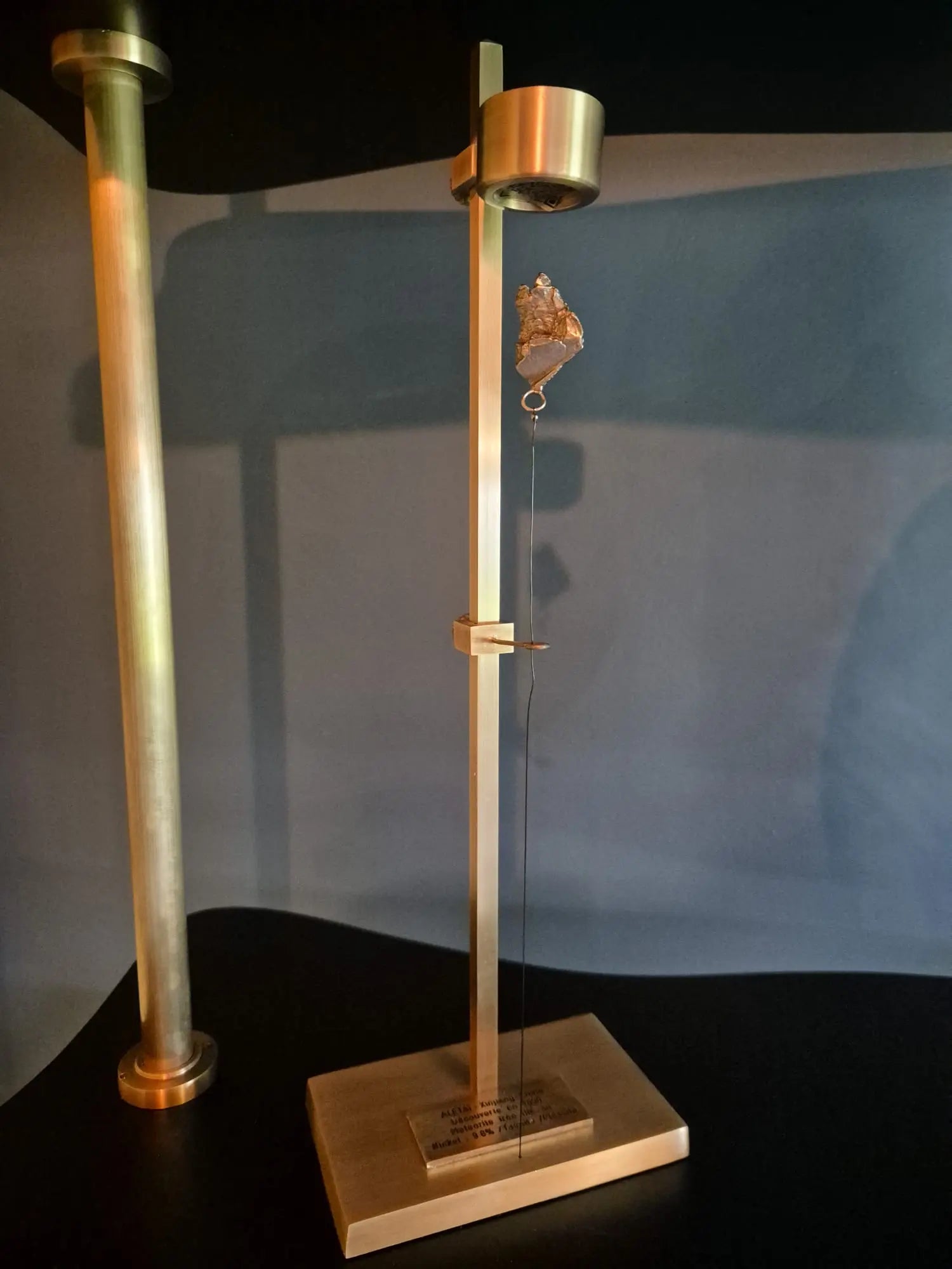 Météorite ferreuse Aletaï en lévitation Little Harmonie
