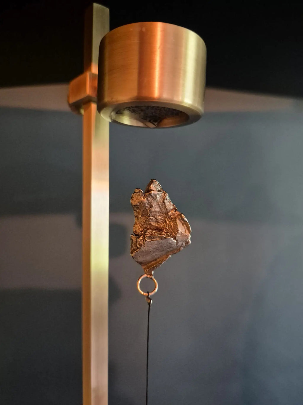 Météorite ferreuse Aletaï en lévitation Little Harmonie